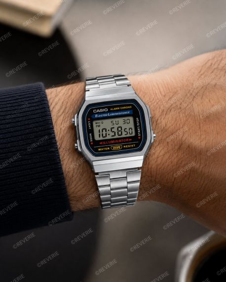 Ruostumaton teräksinen retro digitaalinen kello tyylikkyydellä | A168WA-1YES