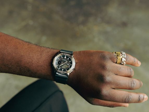 Yhdistetty aurinko-G-SHOCK Metal Series kahdeksankulmaisella muotoilulla | GBM-2100-1AER